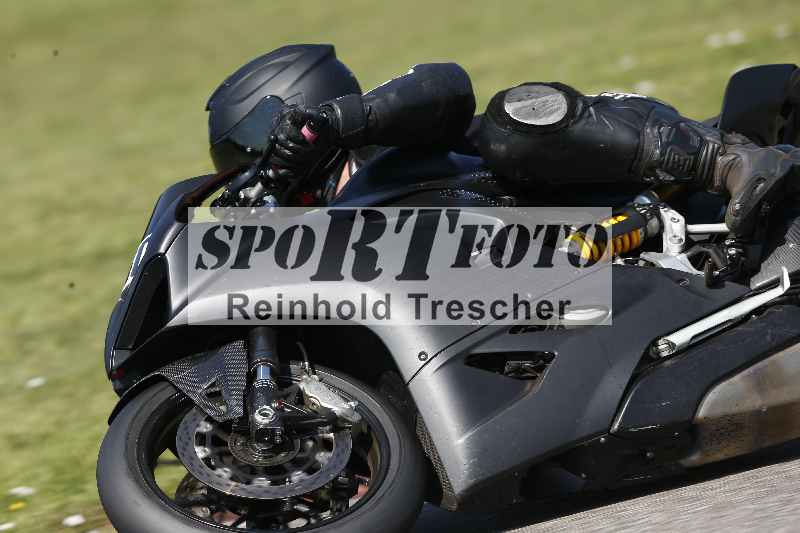 /44 09.08.2025 Plüss Moto Sport ADR/Freies Fahren/550